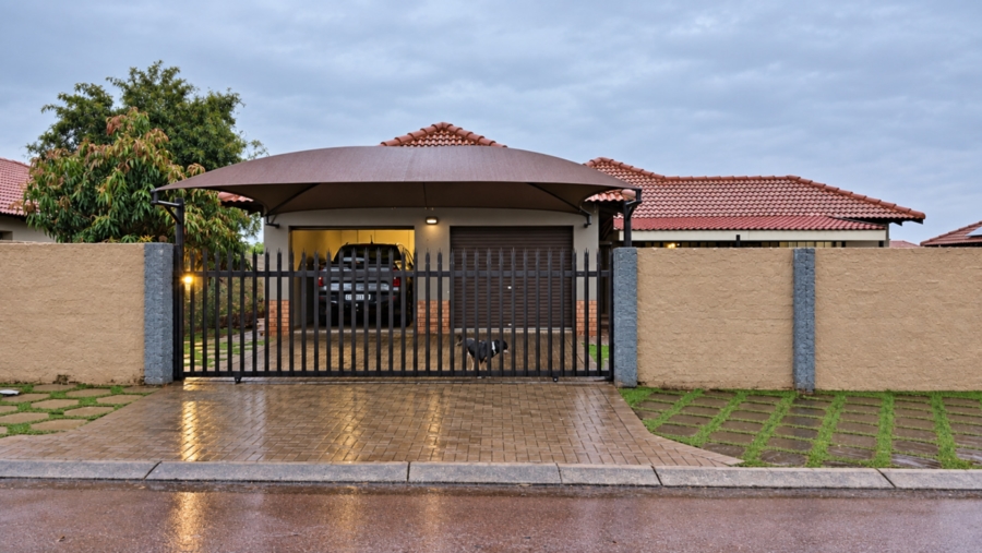 3 Bedroom Property for Sale in Waterkloof East North West